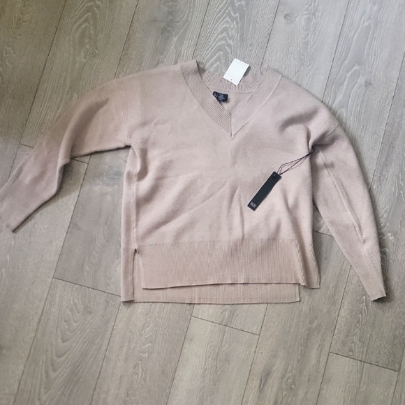 Nicole Miller Sweater - Picture 1 of 6